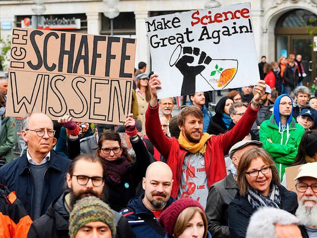 Teilnehmer des &#8222;March for Science&#8220; in Mnchen  | Foto: dpa