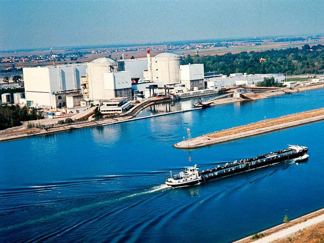 Seit Jahren problembehaftet: Das Atomk...erk in Fessenheim (Aufnahme von 1990).  | Foto: AFP