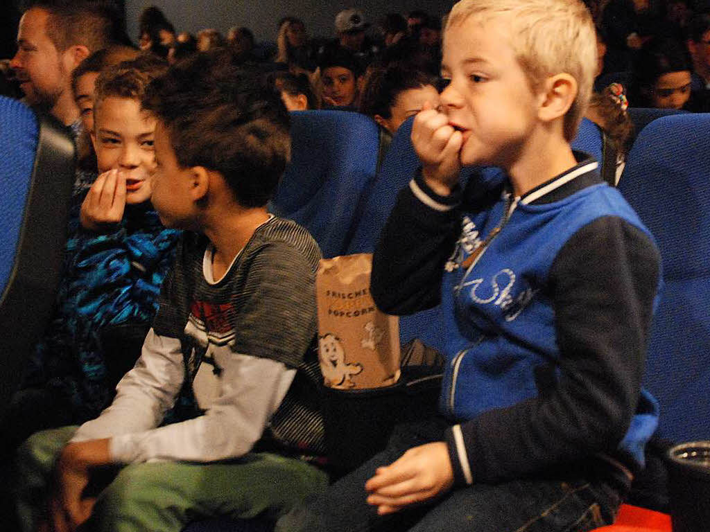 Bei der Premiere im Kino Rheinflimmern: Popcorn und Kino goes so well together