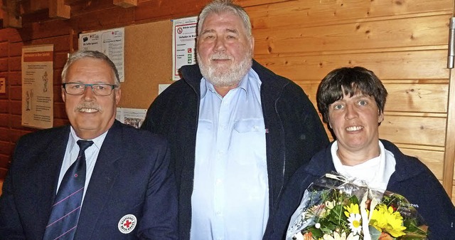 Gerald Mnzer, Alfons Durst und Ulrike...ue zum DRK-Ortsverein  ausgezeichnet.   | Foto: Heidrun Simoneit
