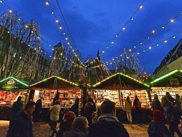 Der Freiburger Weihnachtsmarkt ist fr Marktleute sehr attraktiv.  | Foto: Michael Bamberger