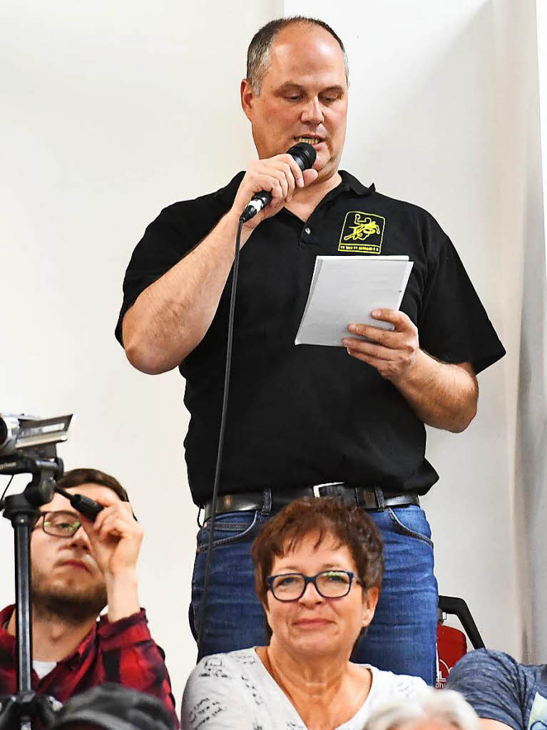 Gut und gerne 600 Zuschauer in der rappelvollen St. Georgener Roberghalle fieberten beim Spitzenspiel der Handball-Landesliga mit. Am Ende bejubelte St. Georgen die Meisterschaft, Herbolzheim war geschlagen. Zumindest fr dieses eine Spiel.