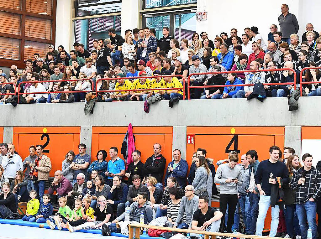 Gut und gerne 600 Zuschauer in der rappelvollen St. Georgener Roberghalle fieberten beim Spitzenspiel der Handball-Landesliga mit. Am Ende bejubelte St. Georgen die Meisterschaft, Herbolzheim war geschlagen. Zumindest fr dieses eine Spiel.