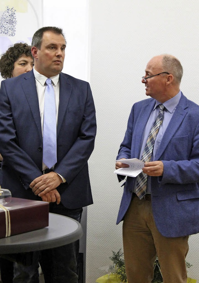 Brgermeister Dietmar Benz (rechts) dankt Ortsvorsteher Bernd Dosch.   | Foto: Stadt Mahlberg