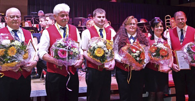 Ehrung von langjhrigen Mitgliedern de... Gampp, Lisa Rombach und Markus Meyer.  | Foto: Cornelia Selz