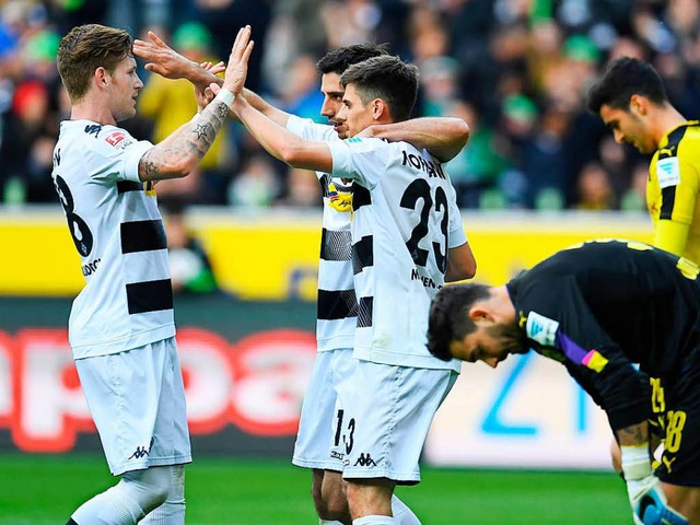 Die Mnchengladbacher Andr Hahn, Lars...uch gegen Eintracht Frankfurt klappt?   | Foto: afp