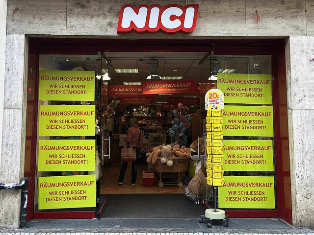 Der Nici-Shop in der Bertoldstrae macht jetzt Rumungsverkauf.  | Foto: Carolin Buchheim