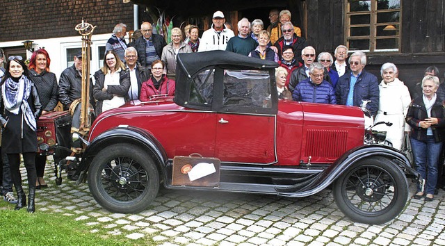 52 Mitglieder der Badischen-Oldtimer-F...ste Fahrzeug, ein Ford Baujahr 1929.    | Foto: DIETER MAURER