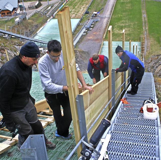 500 Arbeitsstunden leisteten freiwilli...im Adler-Skistadion in Hinterzarten.    | Foto: DIETER MAURER