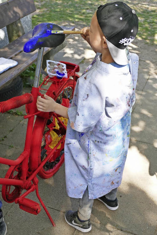 Der deutsch-franzsische Kindergarten ... mit Lenker und Sattel in Europa-Blau.  | Foto: Ehmann