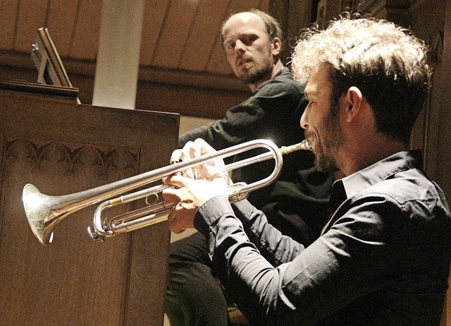 Marcus Rust mit Trompete und Christian... der evangelischen Kirche Eichstetten   | Foto: Horst David