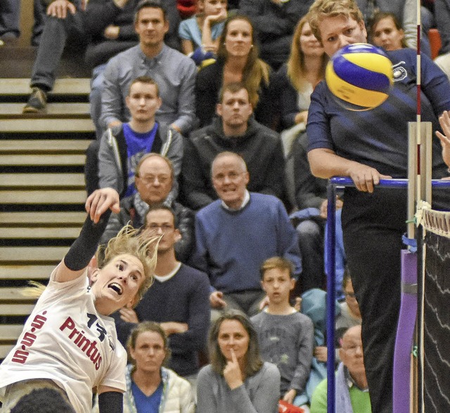 Der Faszination des Volleyballspiels i...edsrichterin Daniela Klotz entziehen.   | Foto: Sebastian Khli