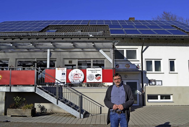 Markus Kener, Vereinsbeauftragter fr...ie LED-Plne fr die Flutlichtanlage.   | Foto: Karin Reimold