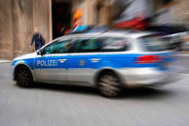 Die Polizei fahndet nach einem Mann, d...ausen einen Supermarkt berfallen hat.  | Foto: Heiko Kverling (Fotolia)