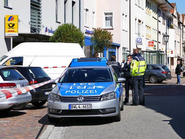 Die Polizei am Tatort  | Foto: David Rutschmann
