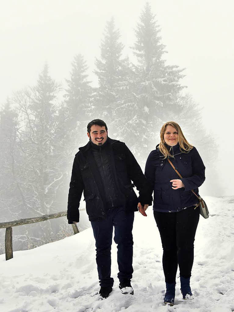 Ann-Christin Mller und Markos Goupos machen Urlaub in Freiburg – und einen Abstecher auf den verschneiten Hausberg.