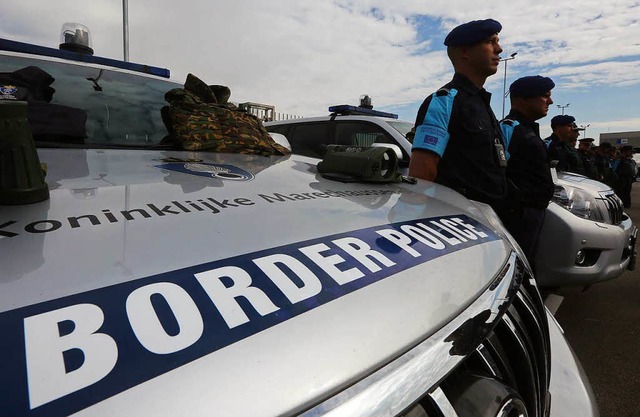Polizisten der europischen Grenz- und Kstenwache in Bulgarien.  | Foto: dpa