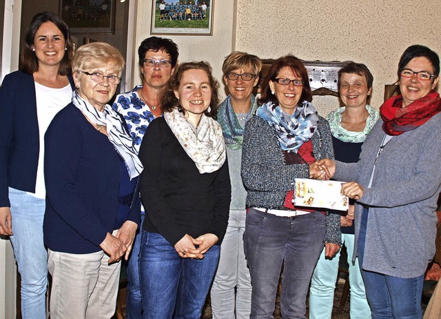 Nachbesprechung zum Bezirkslandfrauent...ann, Helga Morath und Karin Bartmann.   | Foto: Daniele Schle