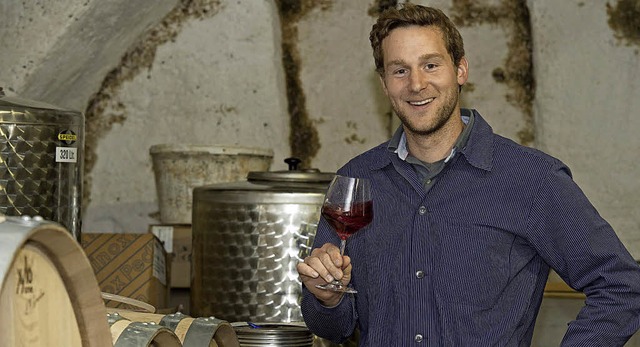 Baut im eigenen Weingut Weine aus: Uli Waldkirch aus Feldberg   | Foto: volker Mnch