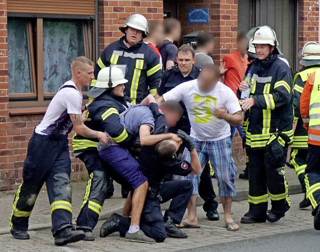 Hssliche Szene am Unfallort in Bremervrde    | Foto: dpa