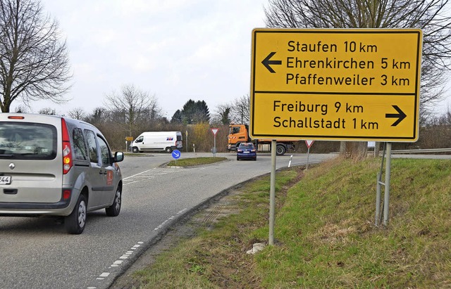 An dieser Kreuzung von der Kreisstrae...ergrund) ist ein Turbokreisel geplant.  | Foto: Andrea Gallien