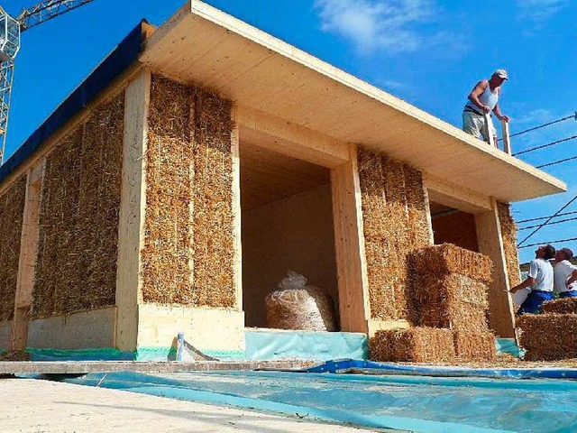 So entsteht ein modernes Haus mit Stroh und Holzstnderbauweise.  | Foto: Veranstalter 