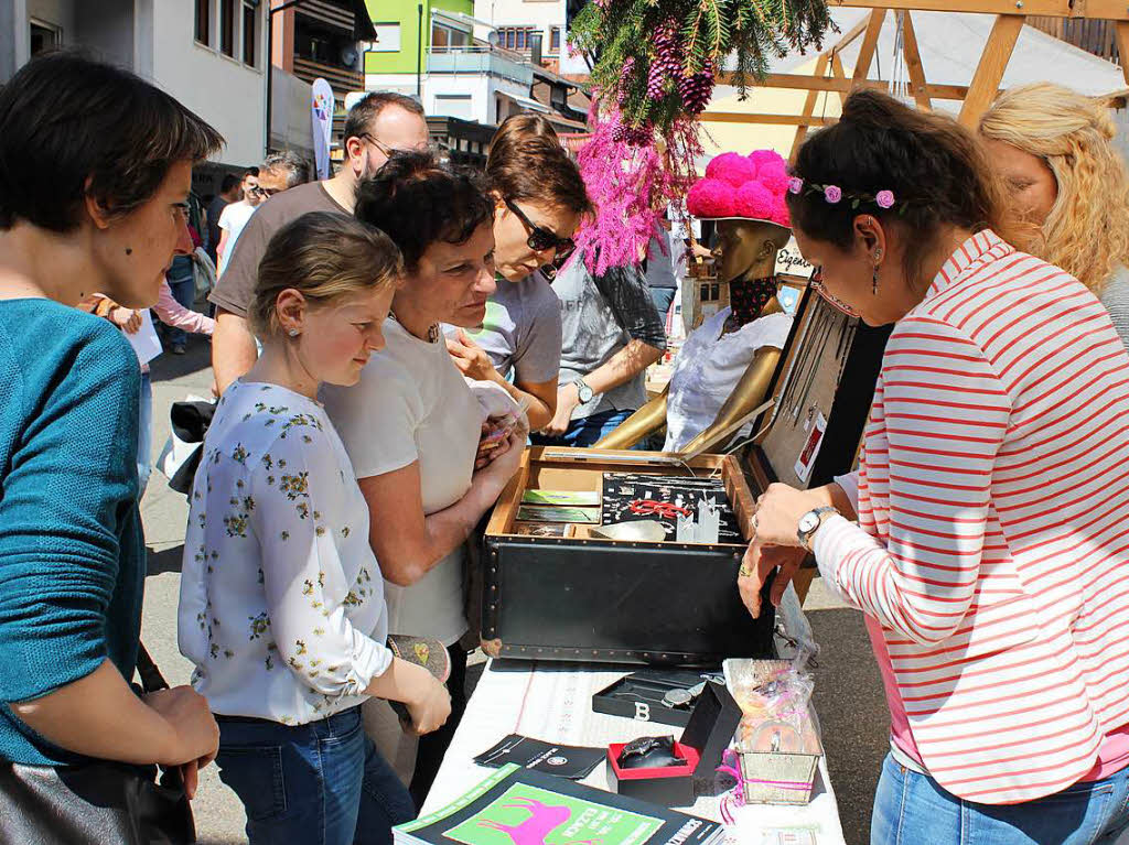 Altstadt-Antik-Markt und Schwarzwald-Heimat-Markt, dazu offene Geschfte und viel Sonnenschein, das zog am Samstag und Sonntag alle ins obere Elztal: Am Wochenende Elzach von Besuchern fast berrannt.