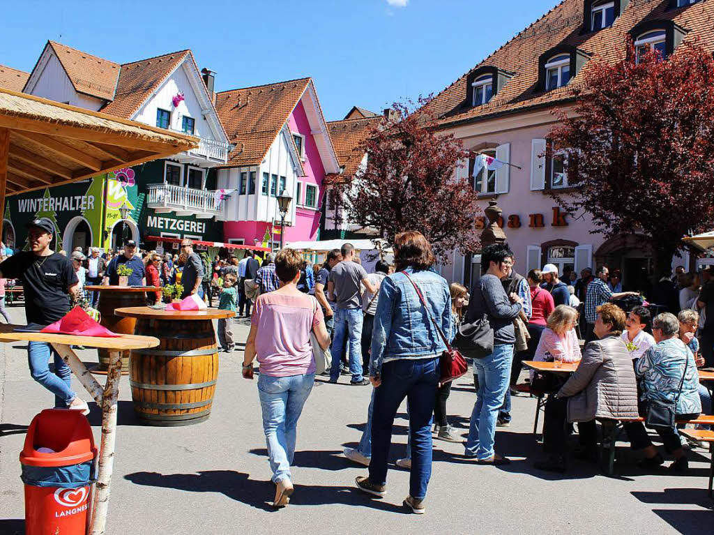 Altstadt-Antik-Markt und Schwarzwald-Heimat-Markt, dazu offene Geschfte und viel Sonnenschein, das zog am Samstag und Sonntag alle ins obere Elztal: Am Wochenende Elzach von Besuchern fast berrannt.