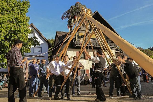 Der Maibaum steht