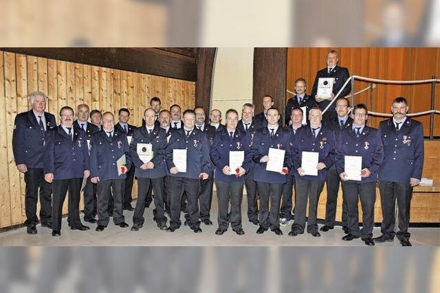 Viele treue Mitglieder bei der Feuerwehr Grwihl