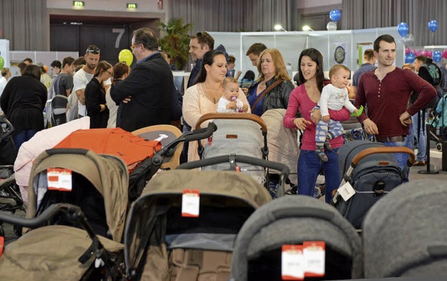 Wer einen Kinderwagen suchte, fand bei...n im sogenannten Schockraum (rechts).   | Foto: Rita Eggstein