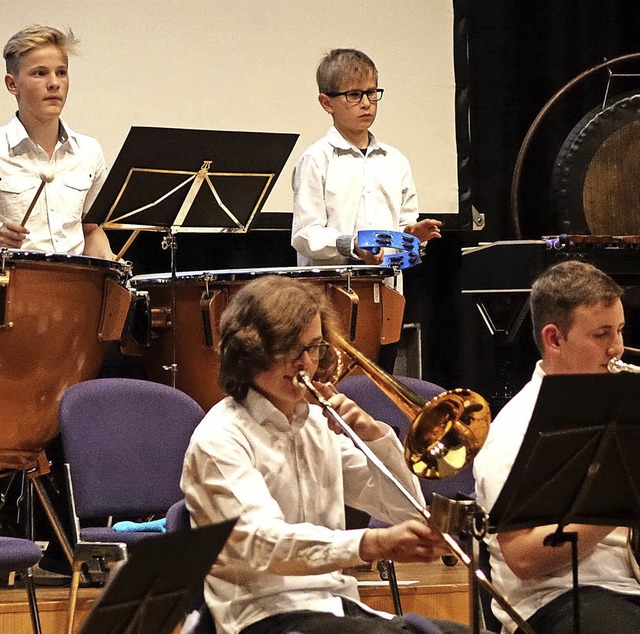 Das neu vereinigte Jugendorchester Fah...pielte zum Auftakt des Konzertabends.   | Foto: Hans-Jrgen Hege