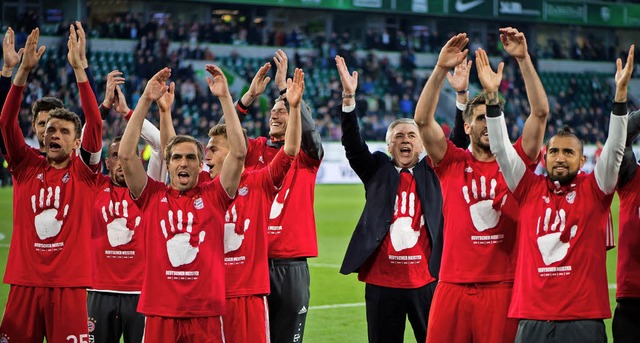 Give me five: Die Mnchner Bayern samt...urg den fnften Meistertitel in Folge   | Foto: dpa