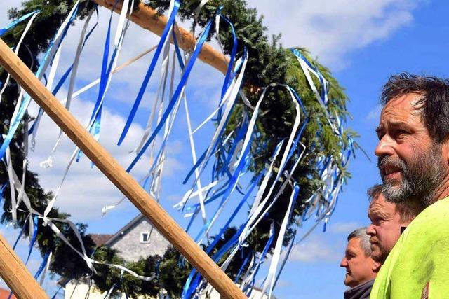 Der Maibaum steht