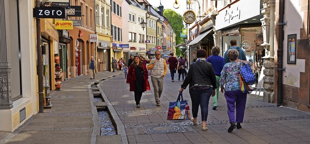 In den Freiburger Gassen ist beim  Megasamstag wieder einiges geboten.  | Foto: Anita Fertl