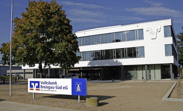 Das Verwaltungszentrum der Volksbank Breisgau-Sd im Gewerbepark Breisgau  | Foto: Martin Pfefferle