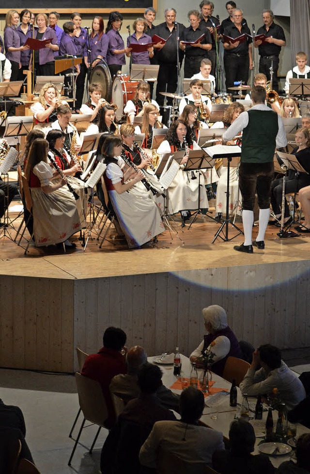 Mit einer einzigartigen Klangshow bege...im Jahreskonzert  in der Rotmooshalle.  | Foto: Sandhya Hasswani