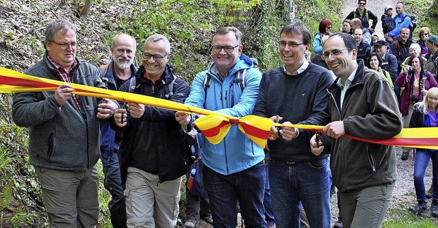 Im Beisein von Staatssekretr Volker S...er dritte Premium-Wanderweg erffnet.   | Foto: ullmann