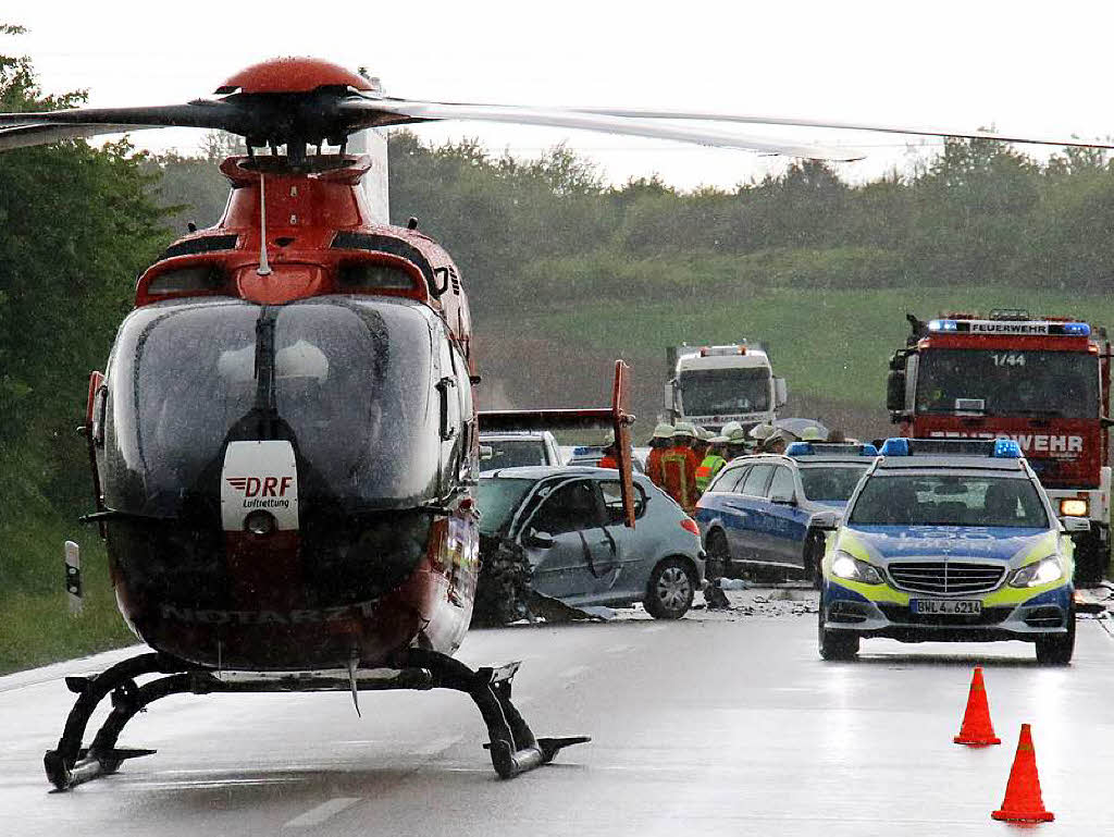 Frau Gerät Auf Der B3 In Gegenverkehr – Autofahrer Stirbt Bei Unfall ...