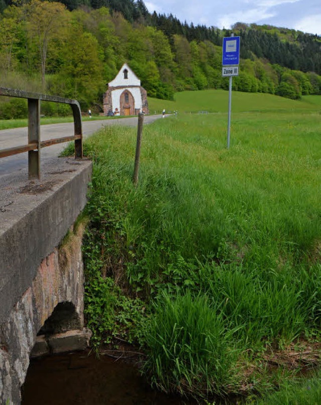 Die alte Gewlbebrcke ber das Tennen...e ungefilter in das Gewsser flieen.  | Foto: Gerhard Walser