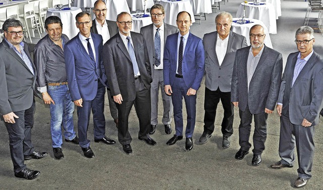 Seit 40 Jahren zur Belegschaft von IMS...Bernd Schilling (Vierter  von rechts).  | Foto: Roland Sigwart