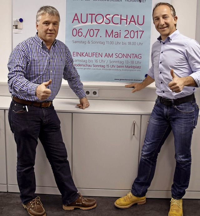 Hans-Peter Geppert (links) und Michael Fischer freuen sich auf die Autoschau.   | Foto: Thomas Rhenisch