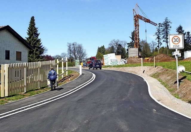 Der zum neuen Egger Baugebiet Meisenha...hbarte Jurablickstrae fertiggestellt.  | Foto: Wolfgang Adam