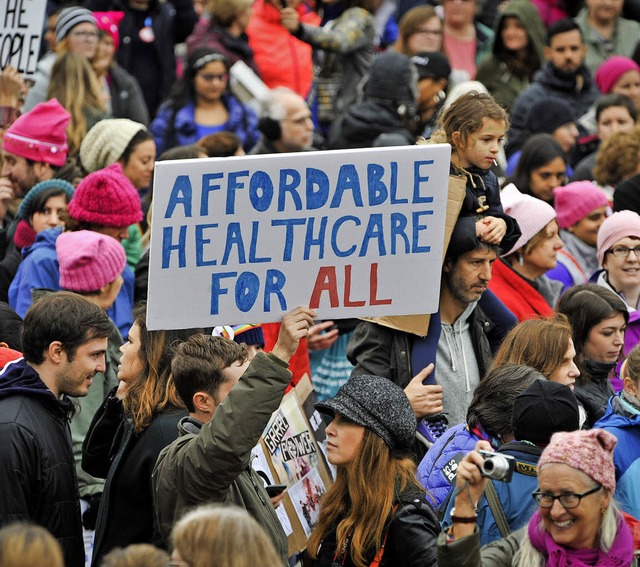 Demonstranten machen sich fr die Beibehaltung von Obamacare stark.   | Foto: dpa