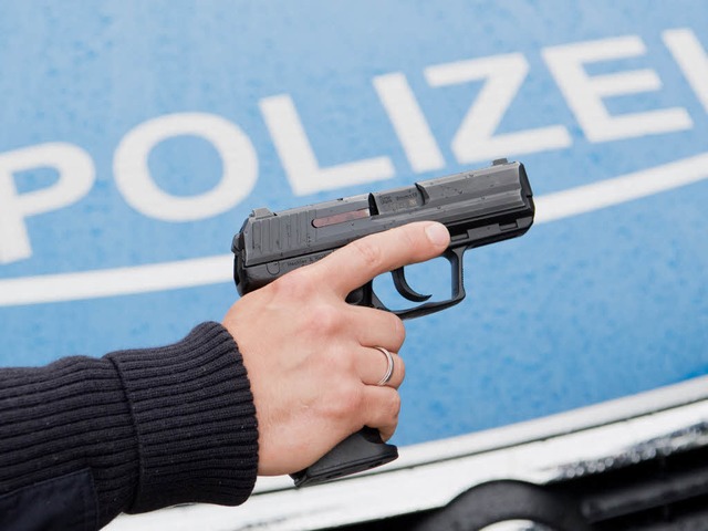 Ein Beamte des Polizeireviers Emmendin...ar in Notwehr erschossen. (Symbolbild)  | Foto: dpa