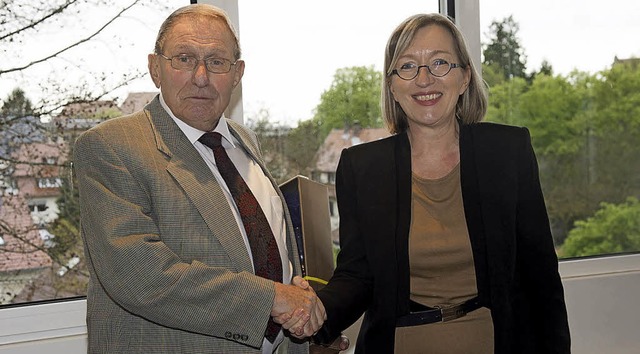 Brgermeisterin Astrid Siemes-Knoblich...zeisen zur Verleihung des Ehrenglases.  | Foto: Volker Mnch