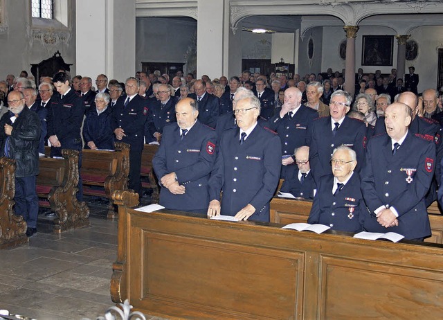 Mehr als 400 Mitglieder der Feuerwehre... Wallfahrtskirche die Floriansmesse.    | Foto: Andreas Bhm