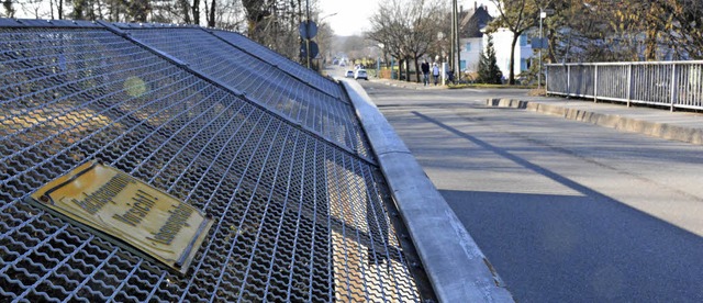 ber diese Brcke fhrt die einzige Zu...iet Rad. Sie muss nun ersetzt werden.   | Foto: Lauber