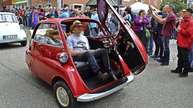 Immer wieder gern gesehen bei Oldtimer...ginelle Fahrzeuge wie die BMW-Isetta.   | Foto: Archivfoto: Nikolaus Bayer