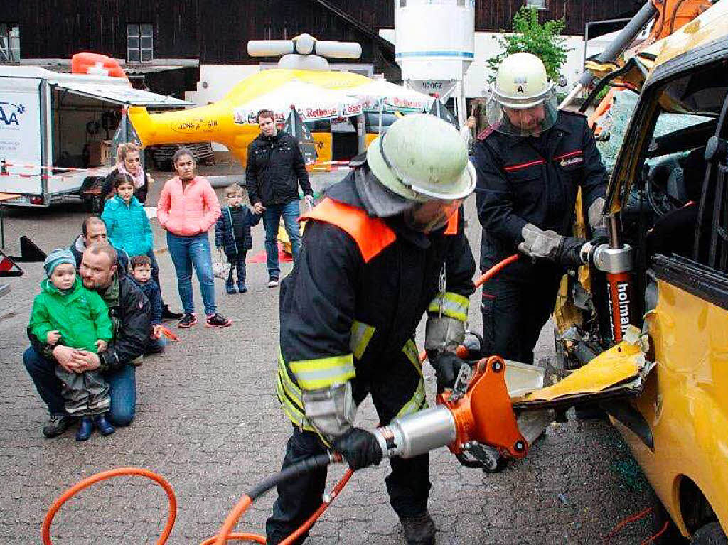 Die Feuerwehr WEhr zeigte beim Tag der Helfer was sie drauf hat.